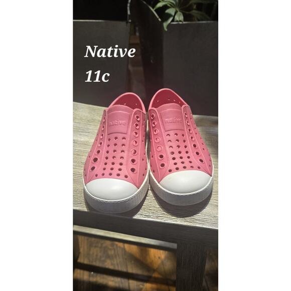 Native Jefferson Slip On Classic Shoes Hollywood Pink Girls Size C11 NEW - Picture 1 of 2